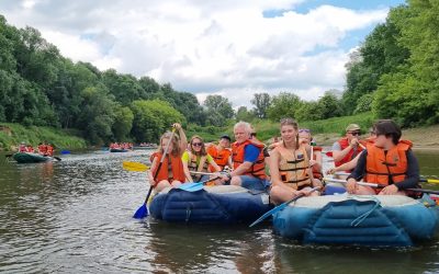 Bosé nohy, bicykle, rafty a lúčenie