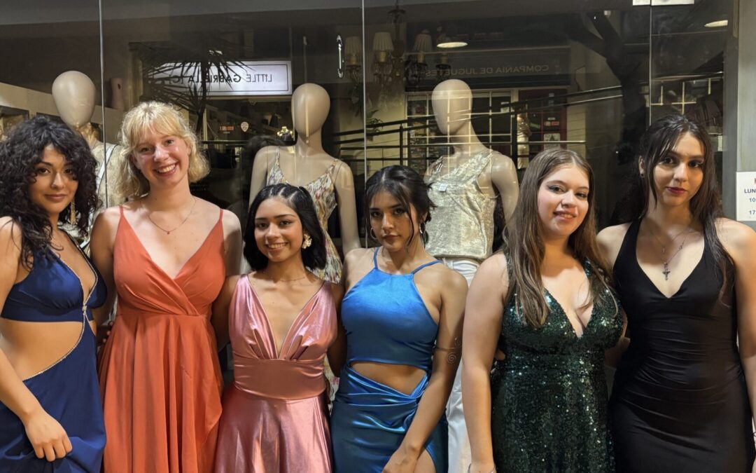 Pod světly reflektorů